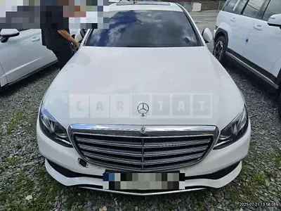 Photo 1 of 13: 2017 Mercedes-Benz E220 d — Korean insurance auction