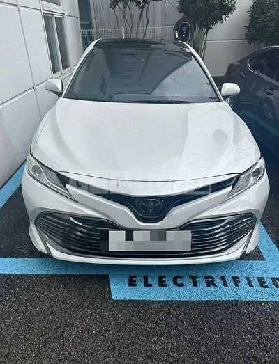Photo 1 of 30: 2018 Toyota Camry — Korean insurance auction