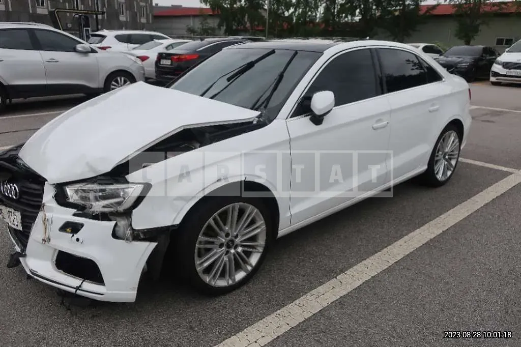 Photo 2 of 8: 2018 Audi I 40TFSI, VIN WAUZZZ8VXJ1085665 — Korean insurance auction