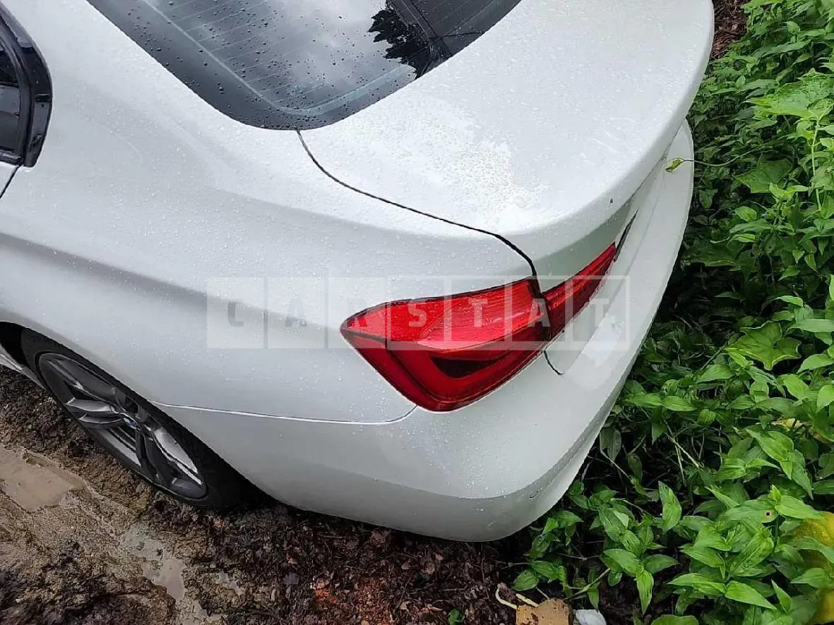 Photo 2 of 18: 2017 BMW 320d, VIN WBA8C5109HA069892 — Korean insurance auction