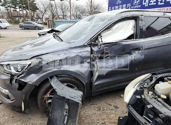 Photo 2 of 18: 2016 Hyundai Santa Fe, VIN KMHSW81UBGU674459 — Korean insurance auction