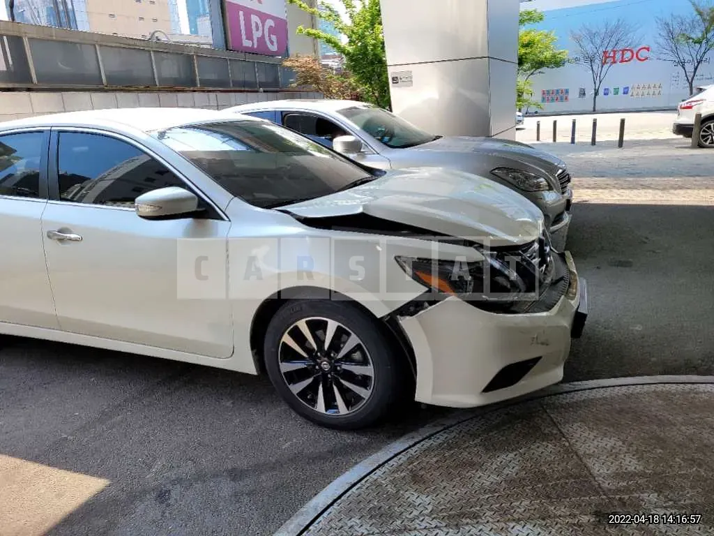 Photo 2 of 17: 2017 Nissan Altima 2.5, VIN 1N4AL3AP4HC484490 — Korean insurance auction