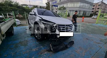 Photo 3 of 3: 2016 Hyundai Santa Fe, VIN KMHSW81UBGU644522 — Korean insurance auction
