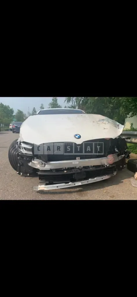 Photo 2 of 18: 2022 BMW 520i, VIN WBA11BH03NWX61933 — Korean insurance auction