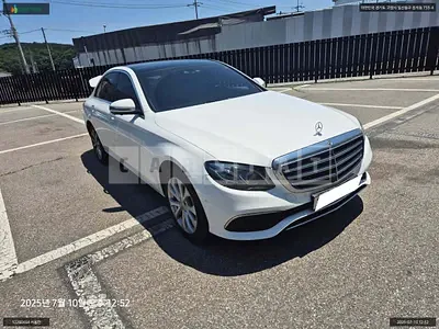 Photo 1 of 20: 2019 Mercedes-Benz E300 4Matic, VIN WDDZF4KB3KA595215 — Korean insurance auction