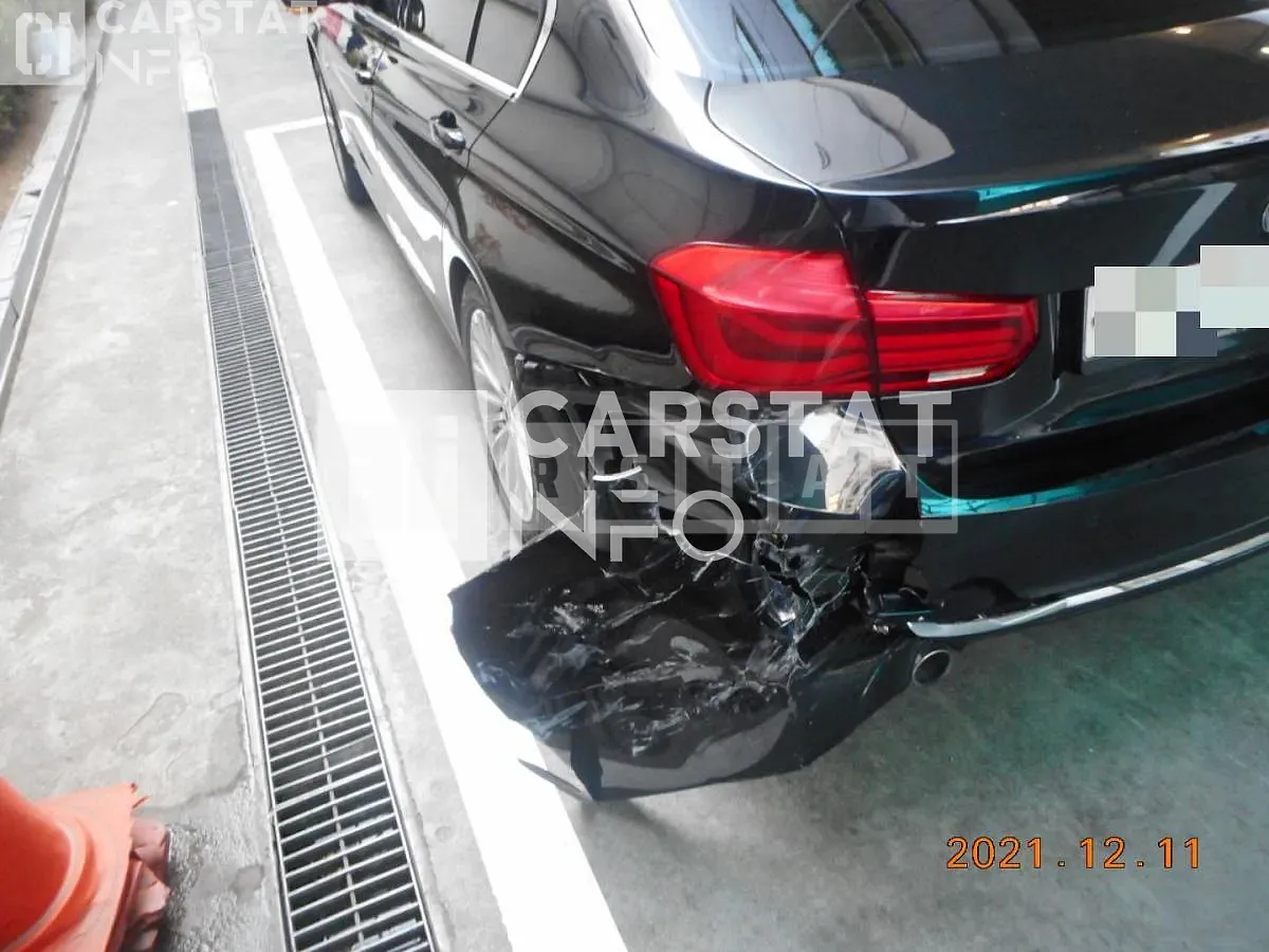 Photo 2 of 6: 2017 BMW 320i, VIN WBA8A9100HK882660 — Korean insurance auction