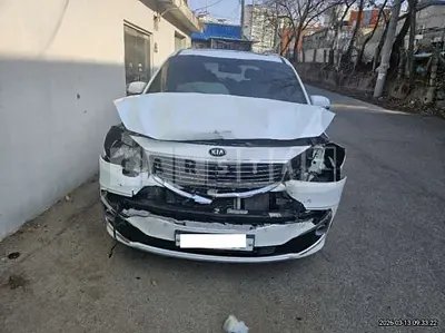 Photo 1 of 11: 2017 Kia Carnival, VIN KNAME81ABHS280340 — Korean insurance auction