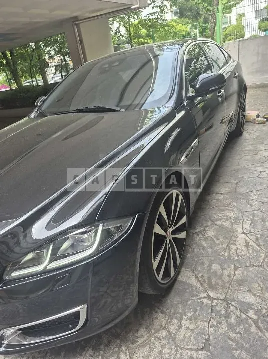 Photo 2 of 12: 2019 Jaguar XJ 3.0d — Korean insurance auction