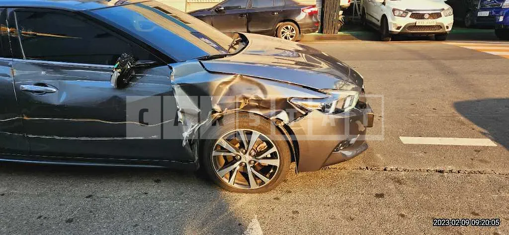Photo 2 of 16: 2017 Nissan Maxima, VIN 1N4AA6AP9HC429847 — Korean insurance auction