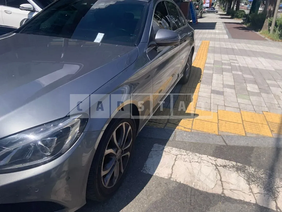 Photo 2 of 20: 2017 Mercedes-Benz C220d, VIN WDDWF0EB0HR291731 — Korean insurance auction