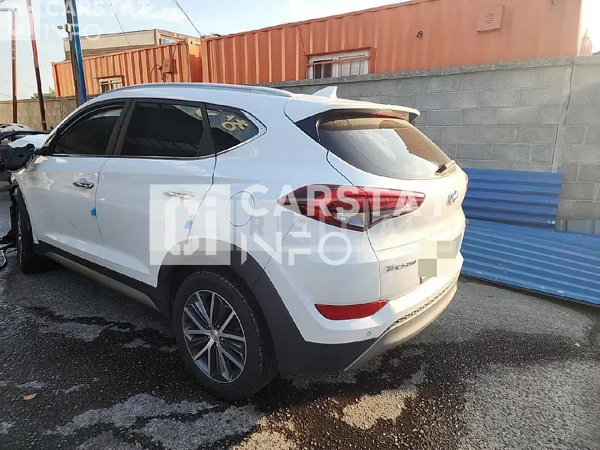 Photo 2 of 13: 2016 Hyundai Tucson TL 1.7 — Korean insurance auction