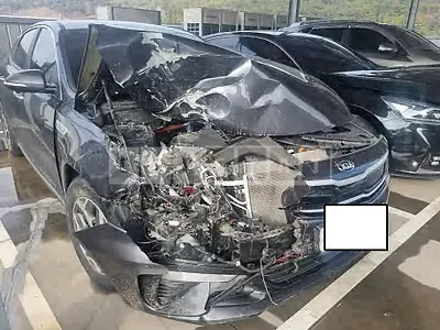 Photo 1 of 19: 2019 Kia K5, VIN KNAGS41EBKA036182 — Korean insurance auction