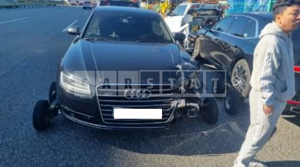Photo 2 of 11: 2016 Audi A8 50 TDI quattro, VIN WAUZZZ4H2GN005762 — Korean insurance auction