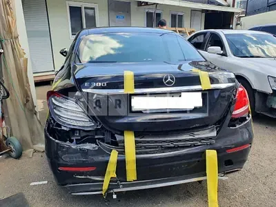 Photo 1 of 14: 2019 Mercedes-Benz E 300, VIN WDDZF4JB7KA649245 — Korean insurance auction