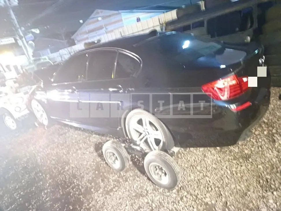 Photo 2 of 21: 2016 BMW 520d, VIN WBA5E5105GG200017 — Korean insurance auction