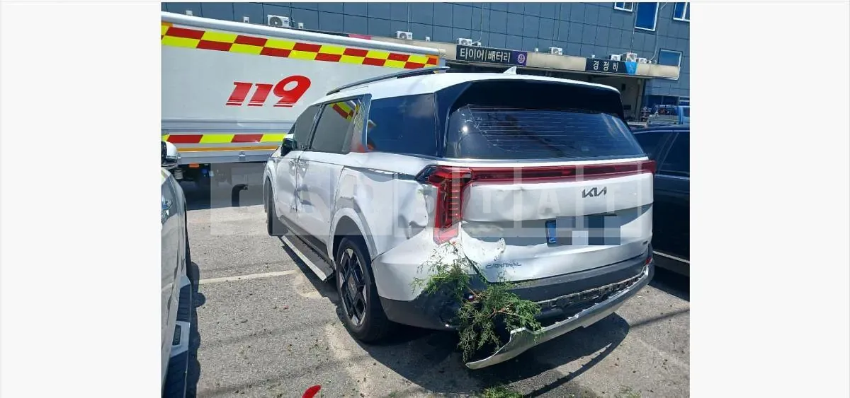 Photo 2 of 8: 2025 Kia Carnival 9-Seater 1.6 (Hybrid) — Korean insurance auction