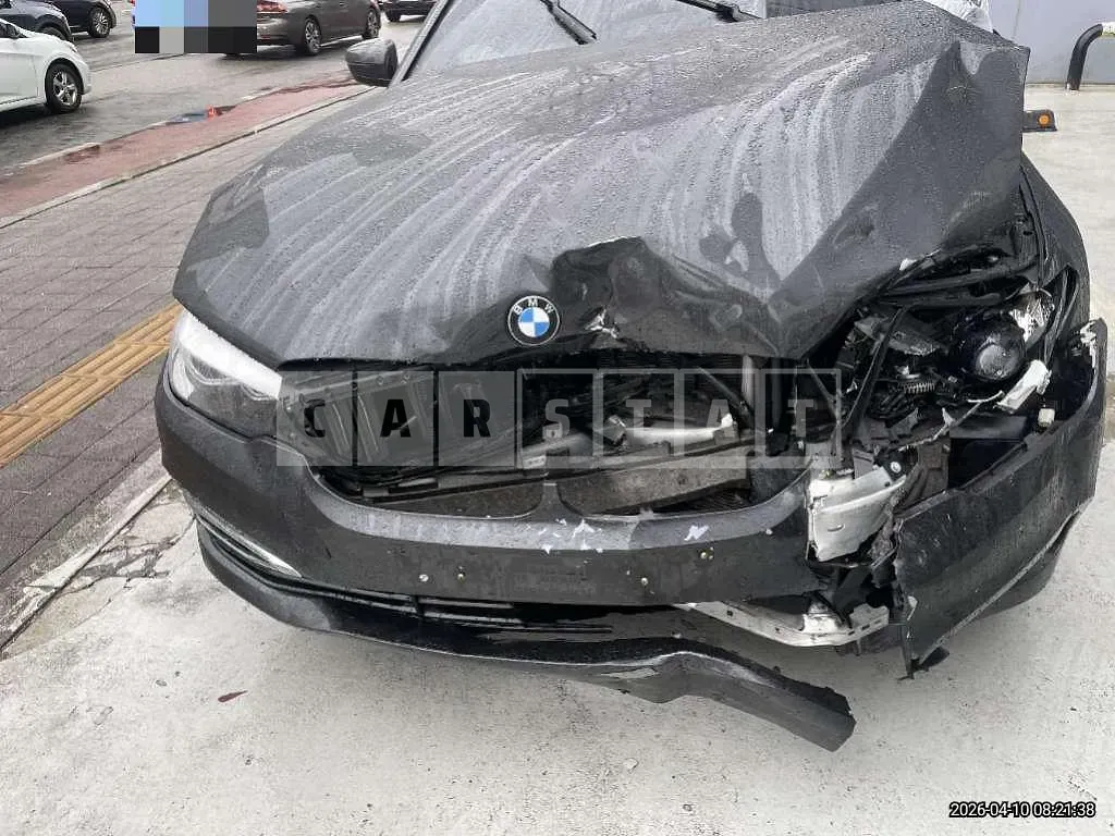 Photo 2 of 16: 2020 BMW 520i Luxury — Korean insurance auction
