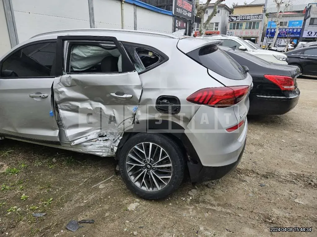Photo 2 of 11: 2019 Hyundai Tucson, VIN KMHJ5812GKU108422 — Korean insurance auction