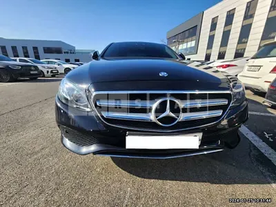 Photo 1 of 16: 2017 Mercedes-Benz E 300 4Matic, VIN WDDZF4KB9HA137221 — Korean insurance auction