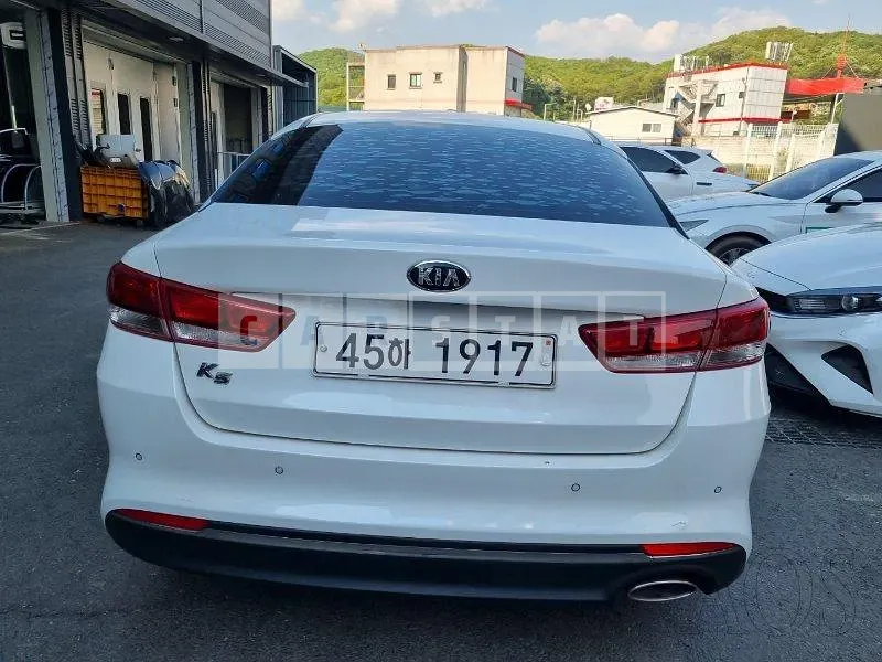Photo 2 of 15: 2018 Kia K5, VIN KNAGS416BJA206606 — Korean insurance auction