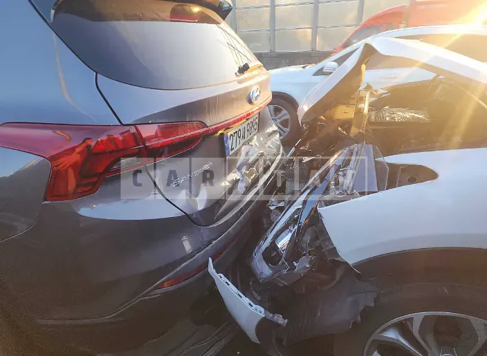 Photo 2 of 10: 2015 Hyundai Santa Fe, VIN KMHSW81UBFU434037 — Korean insurance auction
