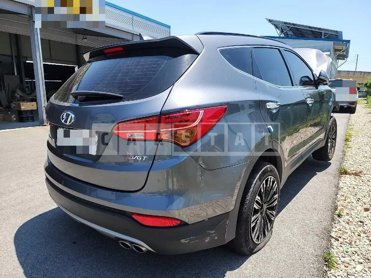 Photo 2 of 8: 2015 Hyundai Santa Fe DM — Korean insurance auction