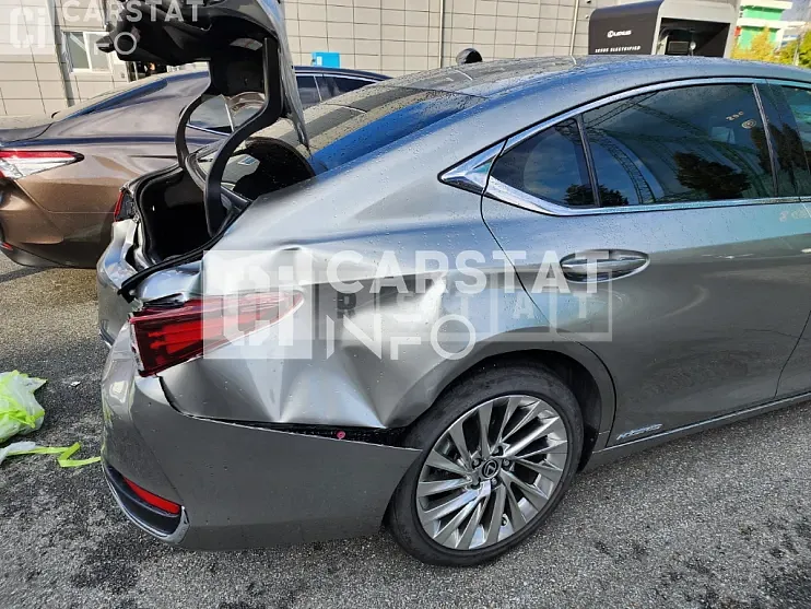 Photo 2 of 14: 2019 Lexus ES300h — Korean insurance auction