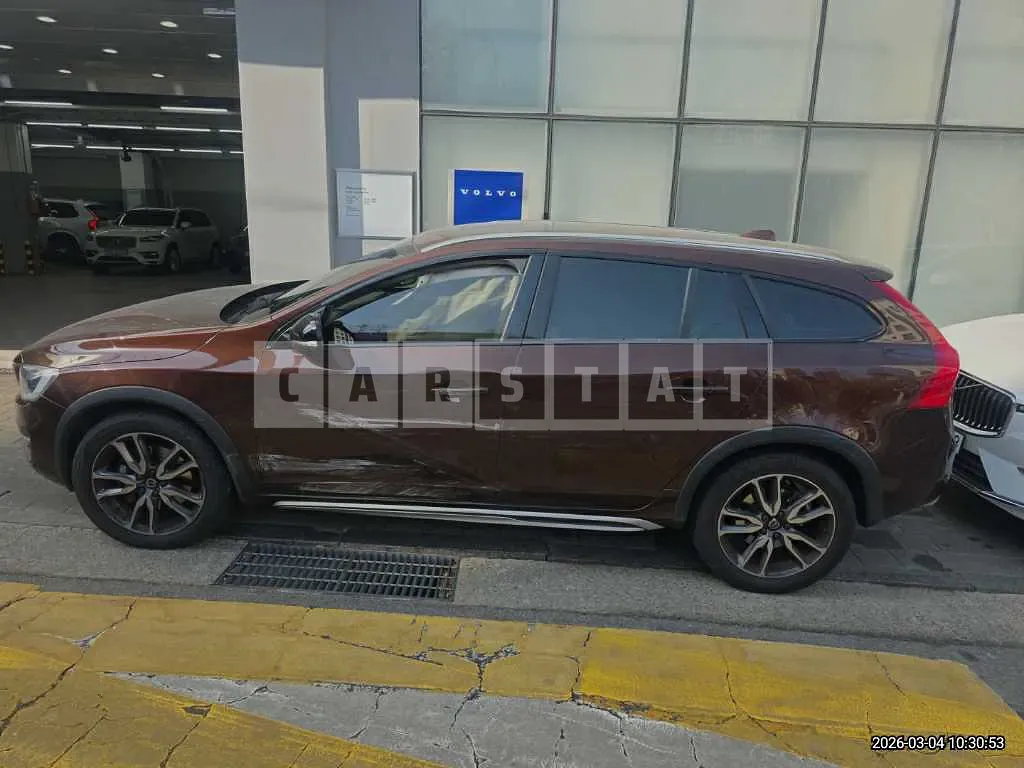 Photo 2 of 17: 2016 Volvo V60CCD4 — Korean insurance auction