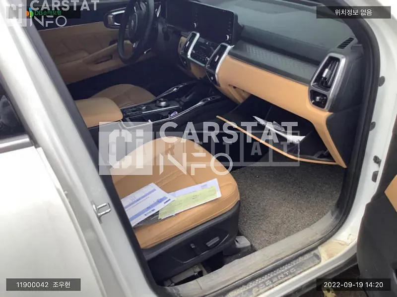 Photo 2 of 5: 2020 Kia Sorento, VIN KNARH81BGMA047834 — Korean insurance auction