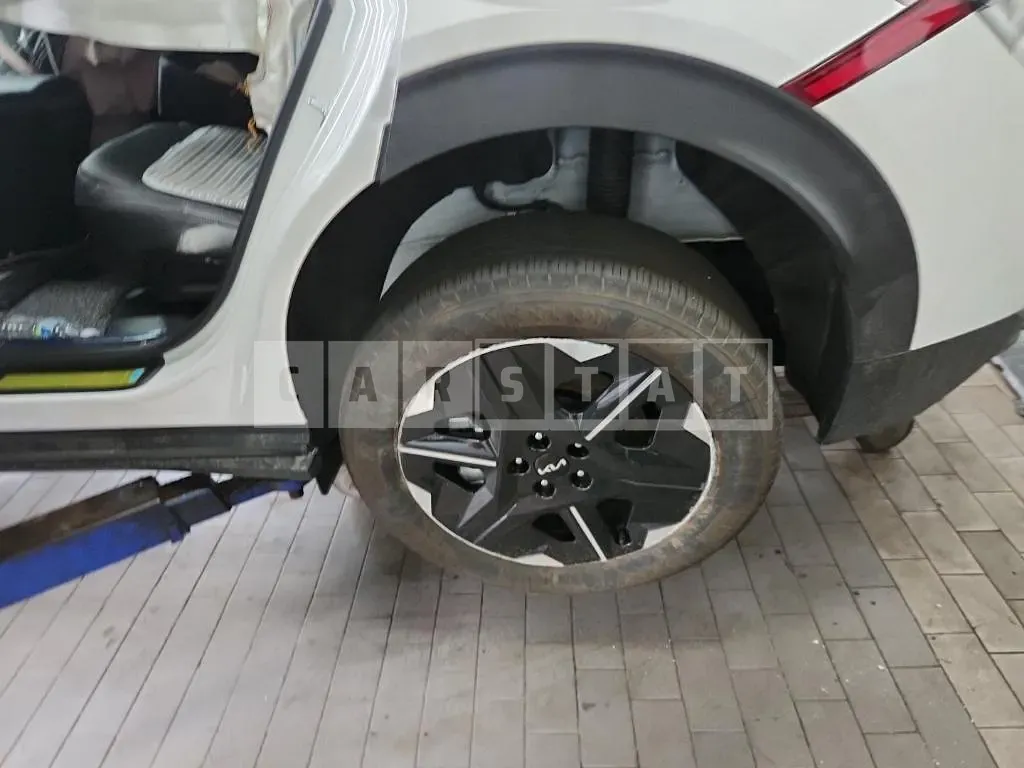 Photo 2 of 18: 2025 Kia EV6, VIN KNAC181BFSA627873 — Korean insurance auction