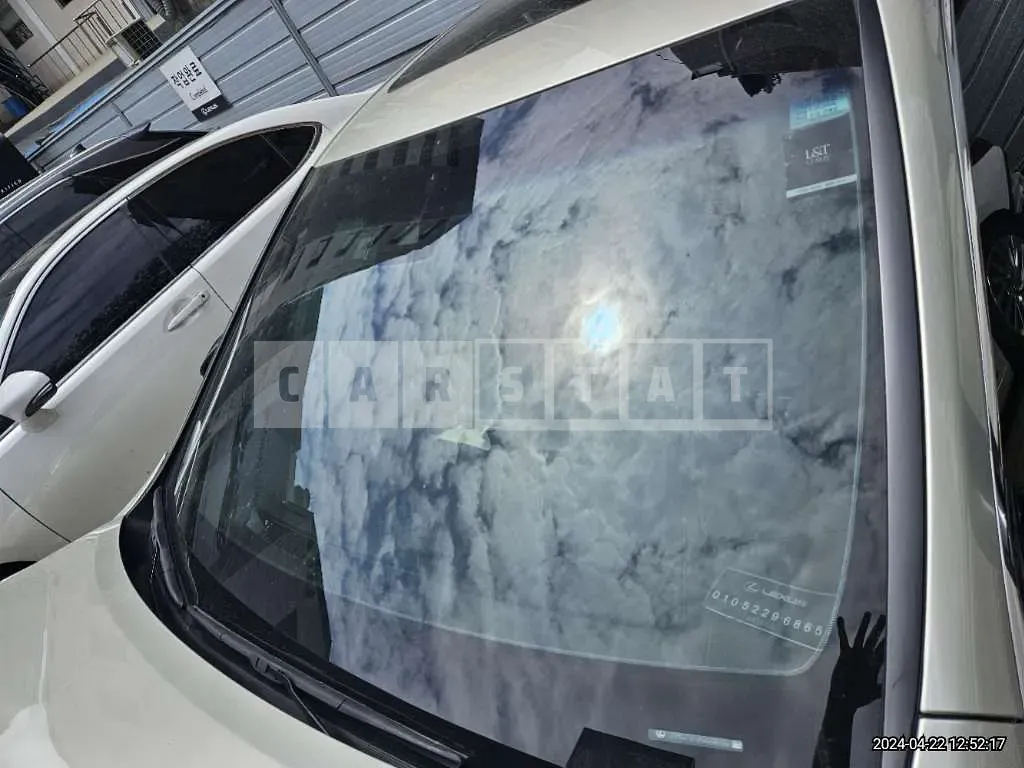Photo 2 of 40: 2019 Lexus ES300h — Korean insurance auction