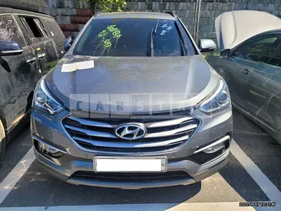 Photo 1 of 10: 2018 Hyundai Santa Fe, VIN KMHSW81UBJU847937 — Korean insurance auction
