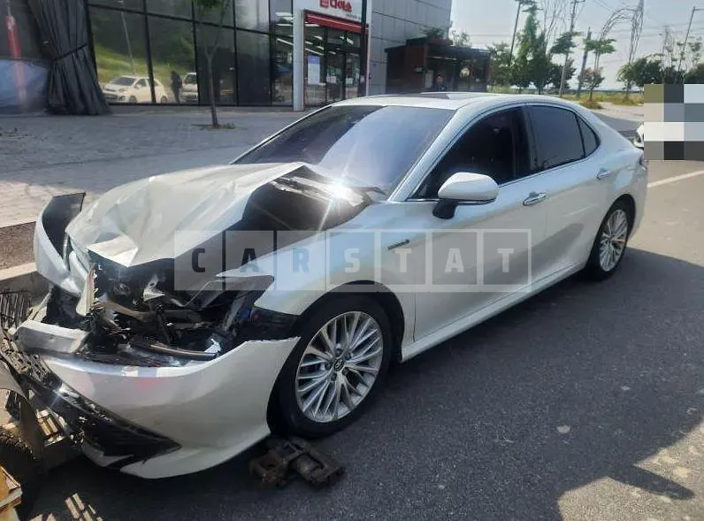 Photo 2 of 8: 2017 Toyota Camry Hybrid — Korean insurance auction