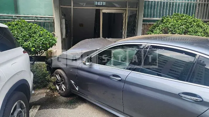 Photo 2 of 9: 2017 BMW 530i xDrive, VIN WBAJD9107JG971675 — Korean insurance auction