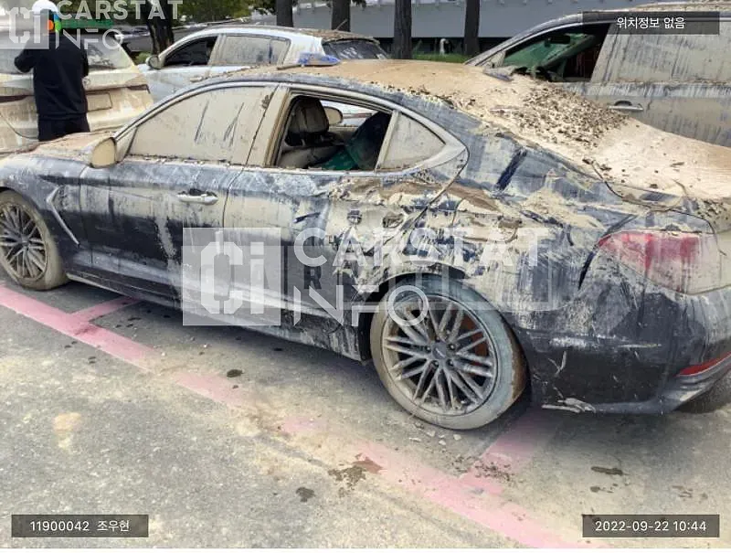 Photo 2 of 4: 2018 Genesis G70, VIN KMTG441BBJU022565 — Korean insurance auction