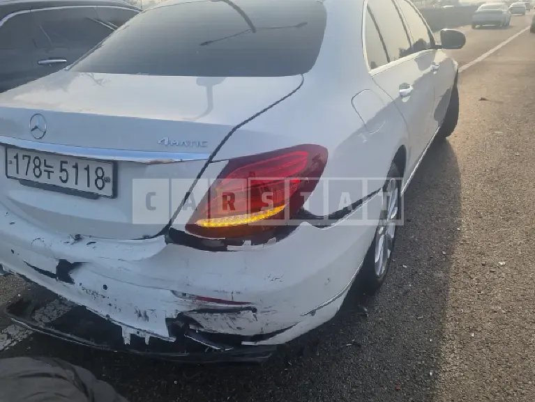 Photo 2 of 32: 2020 Mercedes-Benz E220 d 4Matic, VIN W1KZF0FB9LA845707 — Korean insurance auction
