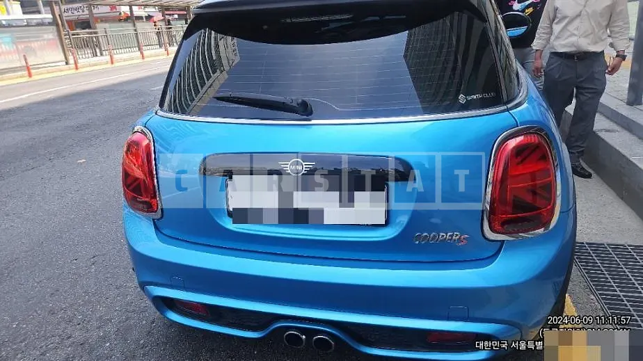 Photo 2 of 9: 2019 MINI Cooper S — Korean insurance auction