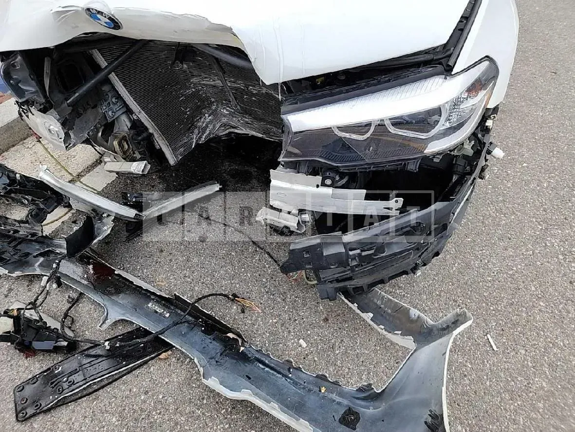 Photo 2 of 17: 2018 BMW 520i, VIN WBAJK710XJBP73227 — Korean insurance auction