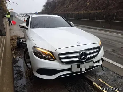 Photo 1 of 6: 2017 Mercedes-Benz E220 d — Korean insurance auction