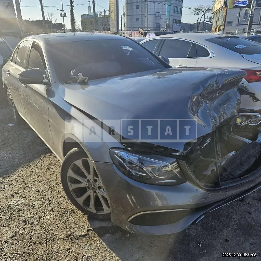 Photo 2 of 12: 2019 Mercedes-Benz E220 d 4Matic — Korean insurance auction