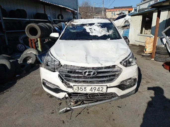 Photo 2 of 36: 2016 Hyundai Santa Fe, VIN KMHSW81UBGU636703 — Korean insurance auction