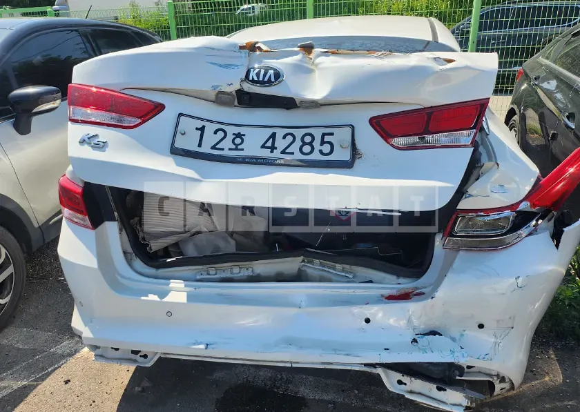 Photo 2 of 6: 2018 Kia K5 — Korean insurance auction