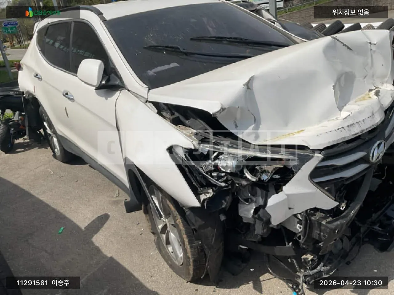 Photo 2 of 13: 2016 Hyundai Santa Fe, VIN KMHSW81UDHU728238 — Korean insurance auction