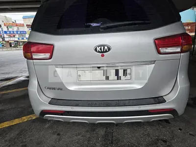 Photo 1 of 9: 2016 Kia Carnivals — Korean insurance auction