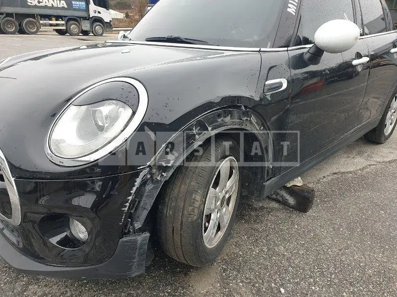 Photo 2 of 11: 2016 MINI Cooper D Five-Door, VIN WMWXT3105H2E28135 — Korean insurance auction