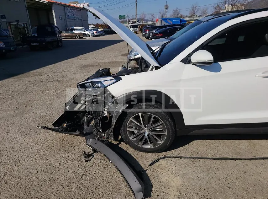 Photo 2 of 17: 2016 Hyundai Tucson, VIN KMHJ3815GGU088698 — Korean insurance auction