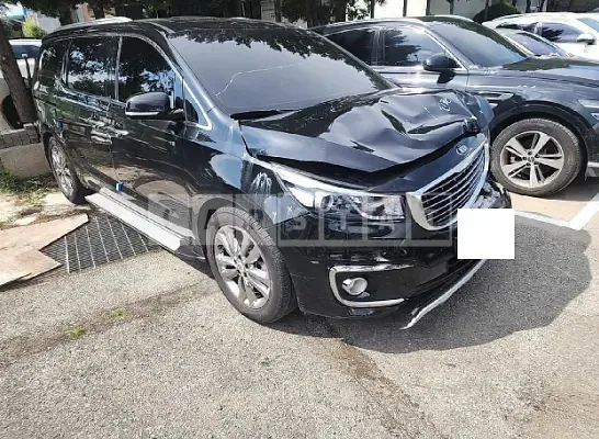 Photo 2 of 10: 2018 Kia Carnival, VIN KNAMD81ABJS409251 — Korean insurance auction