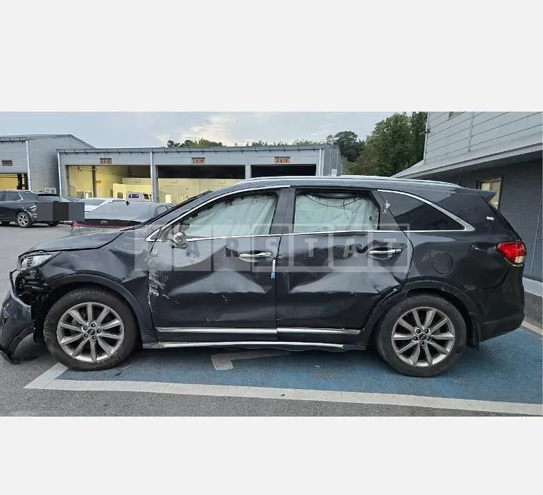 Photo 2 of 5: 2016 Kia Sorento 4WD — Korean insurance auction