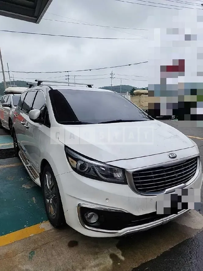 Photo 2 of 22: 2017 Kia Carnivals — Korean insurance auction