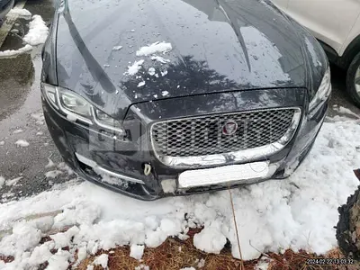 Photo 1 of 10: 2016 Jaguar XJ 3.0d, VIN SAJAA2295GNV92230 — Korean insurance auction